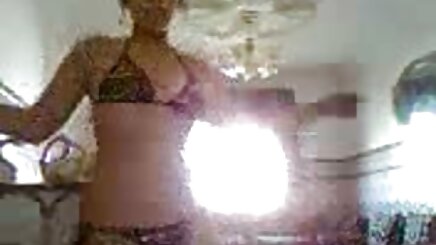 Seksi lezbiyenler sevişirken Amatör Porno ve kıçını sikmek istiyor